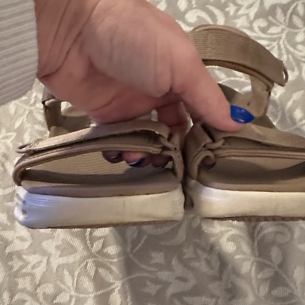 Skechers tan brown slip-on with white logo - Picture 4 of 11